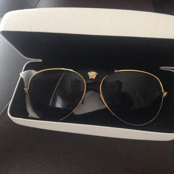 new excellent quality .. Versace Medusa.. - Picture 1 of 8